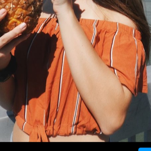 Pacsun off the shoulder crop top - Picture 1 of 3